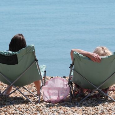 Heatwave conditions set to return as temperatures in parts of UK could hit 32C over weekend