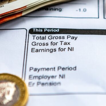 Unemployment rate falls but private sector wage growth suffers