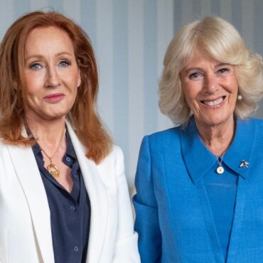 Queen welcomes JK Rowling to Palace of Holyroodhouse