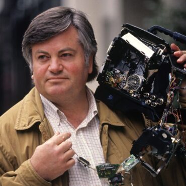 Trailblazing investigative reporter Roger Cook dies