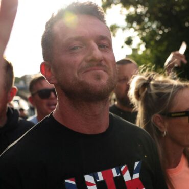 Tommy Robinson set to debate ‘suspicion’ of Islam at Oxford Union despite outcry