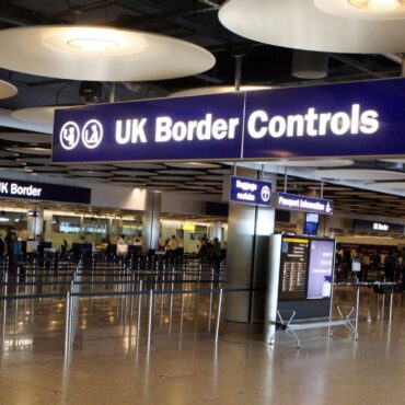 Younger children now able to use passport e-gates