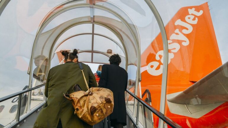 Rival bid to take over easyJet beats previous offer