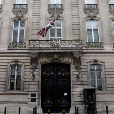 Britons abroad ask diplomats for blonde highlights, help finding lost cars and citizenship for pets