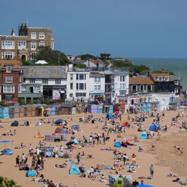 Fourth heatwave on way to UK