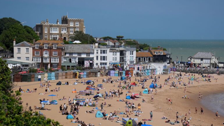 Fourth heatwave on way to UK