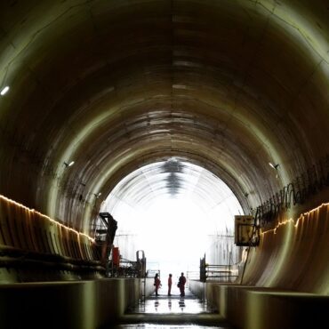 Key HS2 contracts renegotiated as government scrambles to slash costs