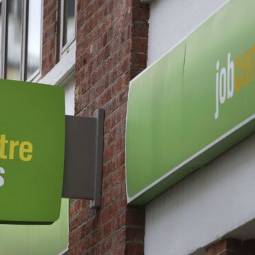 Private sector wage growth hits six year low