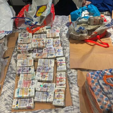 Police find £4m in cash and 1kg of cocaine at south London property after stopping suspicious vehicle