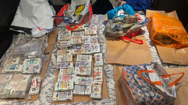 Police find £4m in cash and 1kg of cocaine at south London property after stopping suspicious vehicle
