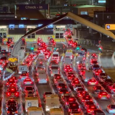 Queues close to an hour at Dover ahead of one of the busiest weekends for drivers