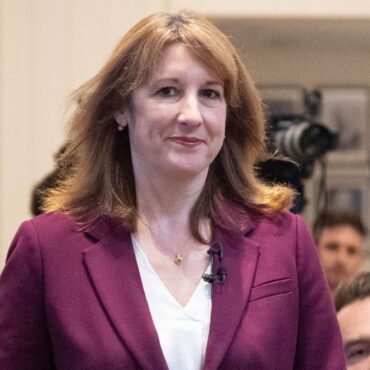 Economy flatlining as Reeves nears Number 11 exit