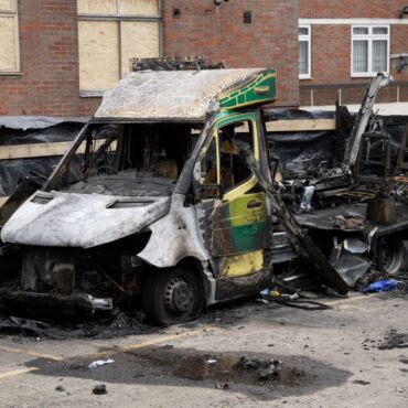 Jewish couple ‘attacked by teens who tried to take clothing’