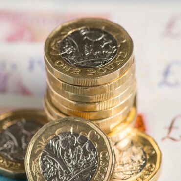 UK growth slows but economy resilient despite Iran war