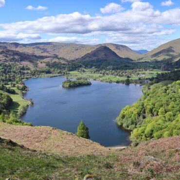 Teenager dies after getting into difficulty in lake