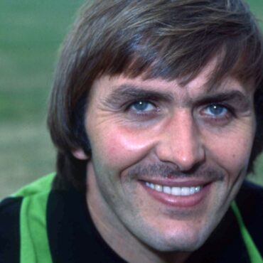 European Cup-winning goalkeeper Jimmy Rimmer dies