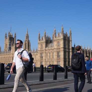 ‘Red flag for jobs market’ as vacancies hit lowest level in five years