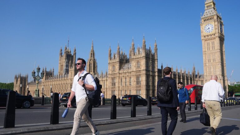 ‘Red flag for jobs market’ as vacancies hit lowest level in five years