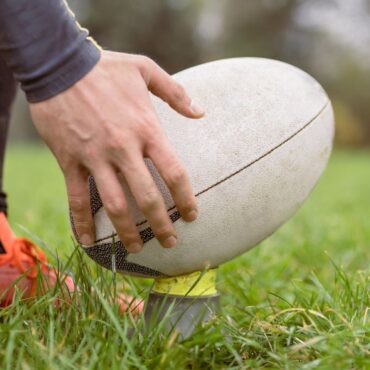Hundreds of ex-rugby players win bid to carry on lawsuits over brain injuries
