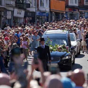 Hundreds gather for Bonnie Tyler procession in Wales ahead of funeral