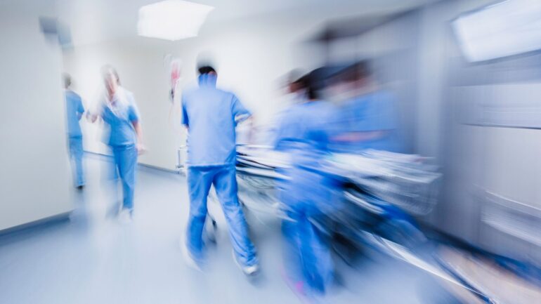 Overcrowding in A&E linked to ‘hundreds of deaths a week’, study finds