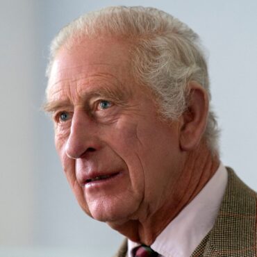 Buckingham Palace hits back over claims made in Earl Spencer book