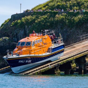 RNLI issues guidance over wearing uniform after staff suffer ‘unacceptable abuse’