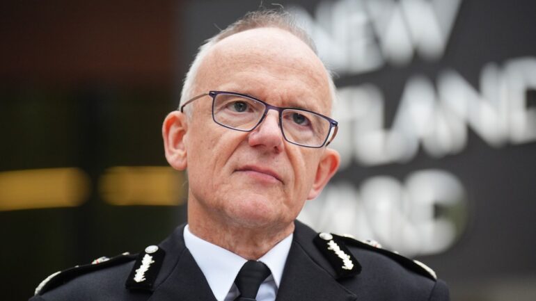 Met chief ‘flabbergasted’ by release of knife and gun suspects