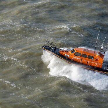 Seventeen people rescued after fishing boat runs aground